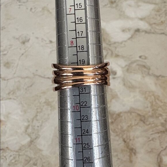 Pandora Sparkling & Polished Lines Ring
14K Rose Gold Plated - Picture 10 of 11